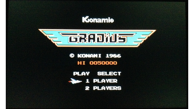 ファミリーコンピュータ版『グラディウス』は、1985年にアーケードで発売された同タイトルの移植作