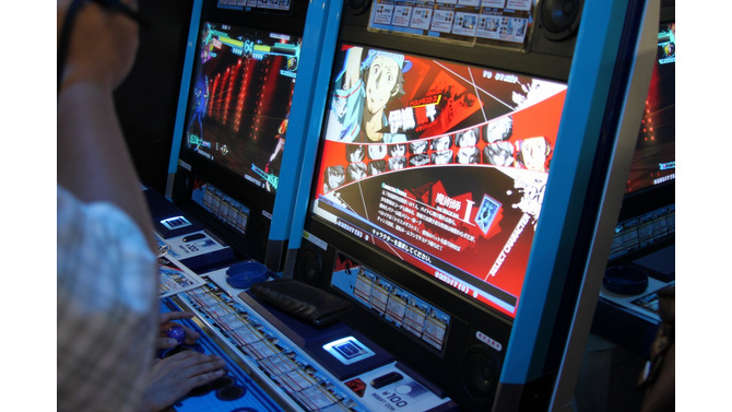 『ペルソナ4 ジ・アルティメット イン マヨナカアリーナ』続編始動！ロケテストの筐体には弓とバットを使う『P3』の“あのキャラ”の姿が