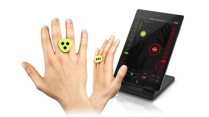 iOSのモーション・コントローラー「iRing」は、指に挟んで操作