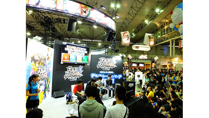 任天堂ではマリオカート8や大乱闘スマッシュブラザーズの体験コーナーが盛況