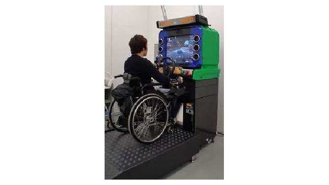 バンダイナムコゲームス、車いすに座ったまま遊べるレーシングゲーム機の開発を開始