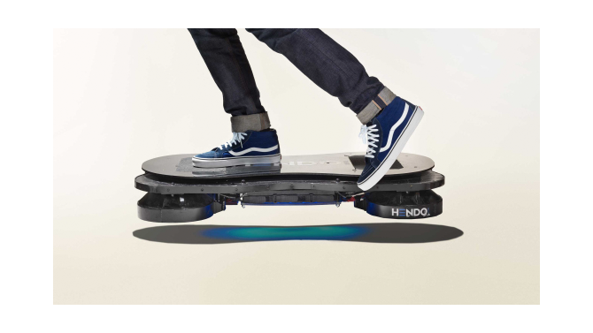 空飛ぶスケボー「HENDOホバーボード」国内販売が決定、価格は130万円