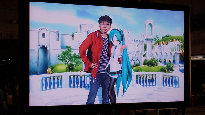 【超会議2015】二次元キャラと写真が撮れる「ニコニ立体写真館」が予想以上に凄かった