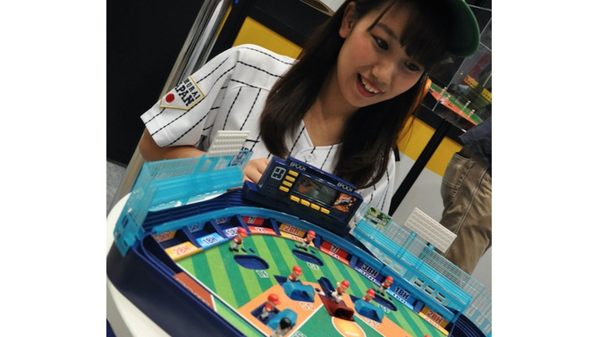 【おもちゃショー15】3割打てればガチで強打者。ハイレベルな「3D野球盤」がかつての少年達で大賑わい