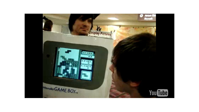 ゲームボーイのコスプレ―『テトリス』も遊べます
