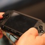 【gamescom 2011】Wi-Fiが省かれ軽量化された新型PSPを間近でチェック 