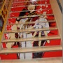 各フロアの階段部分にはキャラクターが描かれている