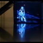 体積比34倍の「箱」ビジョンで、初音ミクが「愛・おぼえていますか」を歌う3D映像を表現