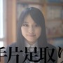 現役コスプレイヤーが挑んだ「下着が見えない本の取り方」の結果を、けしからん動画でお披露目