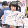 【レポート】「コミケ89」企業ブースのコスプレイヤー写真を一挙130枚！胸元の空いたコスプレイヤーも