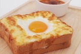「ジブリの大博覧会」まっくろバーガーや目玉焼きトースト、作品をイメージしたメニューが登場