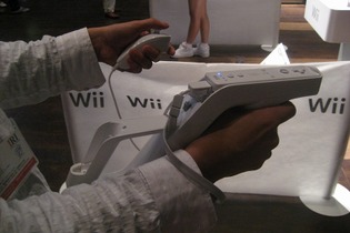【CAPCOM Wii&DS新作タイトル発表会】 Wiiザッパーも触っちゃいました！『バイオハザードUC』プレイレポート 画像