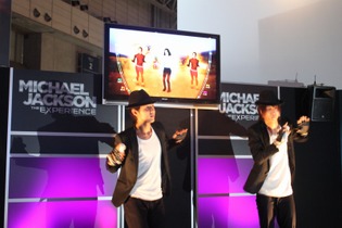 【TGS 2010】Wiiでマイケルになりきれ! 『Michael Jackson: The Experience』をイケメン二人組が実演 画像