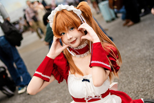 【コスプレ】マレーシア美女のツンデレ笑顔がキュート！スタイル抜群の絶対領域が映える「エヴァ」アスカのメイド姿【写真8枚】 画像