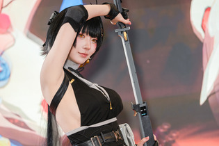 【コスプレ】『鳴潮』漂泊者の脇チラにドキドキ！公式レイヤーが360度隙の無いポージングを披露【写真9枚】 画像