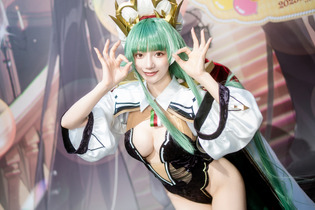 【コスプレ】『アズレン』ラファエロが圧巻の美ボディで魅せる！尊みあふれる笑顔でニーハイの絶対領域もあざと可愛い【写真7枚】 画像