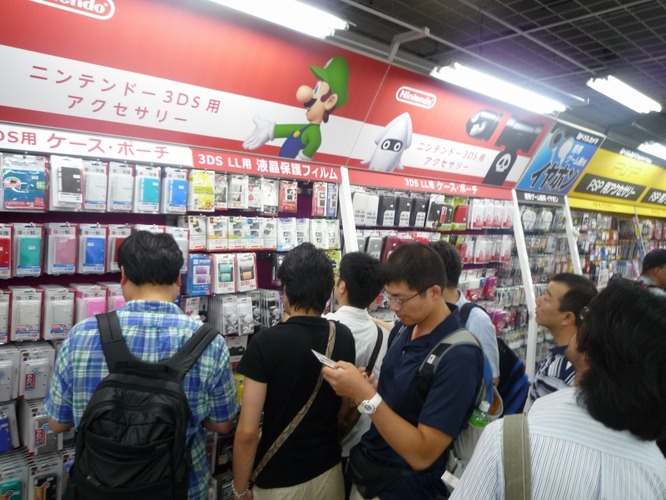 ニンテンドー3DS LL販売開始、ヨドバシカメラでは好調な滑り出し