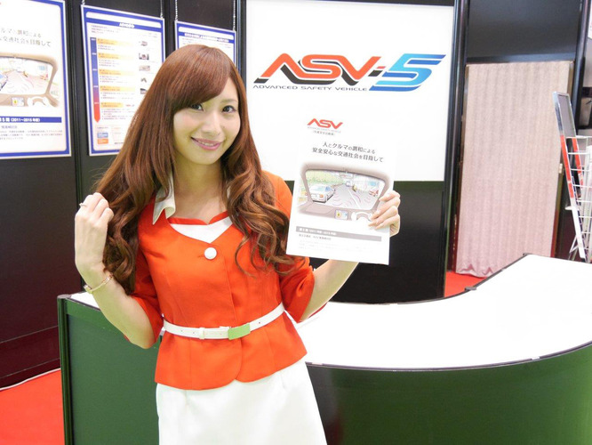 東京モーターショー2015｜桜井綾香さん（Twitter：@aya_sakura0819）