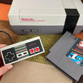 海外版ファミコン「NES」の不思議な世界 『バック・トゥ・ザ・フューチャー』、金ローで再ブレイク中の名作が異次元の内容に！