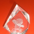 任天堂がマリオの3Dクリスタルガラスをプレゼント－海外の発売イベント