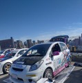 『アイマス』合同ライブ「MOIW2025」に“アイ”が集まる！「のぼり」や「痛車」など会場周辺施策をレポート