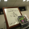 オフィスには任天堂・宮本茂氏からのサインが飾られていました