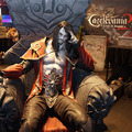 GC 13: コナミ『Castlevania: Lords of Shadow 2』ブースは棺桶に横たわってゲームをプレイ！