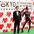 東京国際映画祭にリアル“ベヨネッタ”が舞い降りた　グリーンカーペットに木崎監督＆BAYONETTA