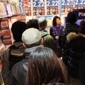 【PS4発売特集】たくさんの笑顔がここに集まりました　― 渋谷量販店でも7時から販売スタート！70人のユーザーが全員でカウントダウン