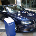 屋外ではアウディとのコラボモデル「Audi×SAMURAI BLUE 11 Limited Edition」が展示されていたほか……