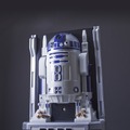 喋る等身大「R2-D2」フィギュアが約35,000円で予約開始、半立体型で人感センサー付き