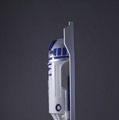 喋る等身大「R2-D2」フィギュアが約35,000円で予約開始、半立体型で人感センサー付き