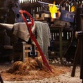 いつもの鍛冶職人、大量のハサミを使って「キルラキル」の「片太刀バサミ」を制作