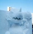 『モンスターストライク』「レッドリドラ」の雪像と巨大すべり台が雪まつりに登場