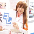 【レポート】「コミケ89」企業ブースのコスプレイヤー写真を一挙130枚！胸元の空いたコスプレイヤーも