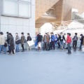 あまりの混雑ぶりに、会場の外にまで行列ができていました（12月30日16:00撮影）