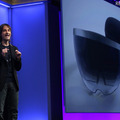 Microsoftのヘッドマウントディスプレイ「HoloLens」（c）Getty Images