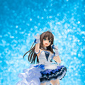 ステージに向かう「渋谷 凛」の新作フィギュアが登場―白と青を基調にしたフリルドレスのクオリティが高すぎる…！