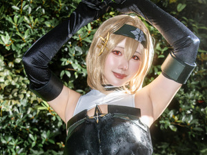 【コスプレ】脇チラポーズにドキッ！『NIKKE』レッドシューズが美しいS字カーブと太ももで見る者を魅了する【写真7枚】 画像