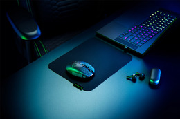 Razerから、超軽量高速ゲーミングワイヤレスマウス「Orochi V2」が5月28日発売─マウスパッド・リングライト・滑り止めテープも新登場