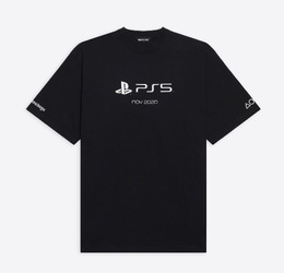 PS5本体よりもお高いコラボTシャツを高級海外ブランドが発売！フーディはお値段10万越え