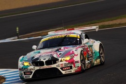 2012年、“痛車”の初音ミクグッドスマイルBMWがSUPER GT300クラスのチャンピオン獲得した
