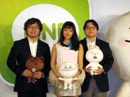左から森川亮代表取締役社長、石原さとみさん、NHN JAPAN執行役員の舛田淳氏