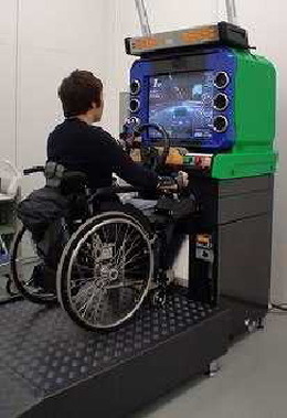 バンダイナムコゲームス、車いすに座ったまま遊べるレーシングゲーム機の開発を開始