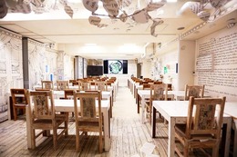 まるで異世界?秋葉原に「不思議の国のアリス」モチーフの貸会議室が誕生