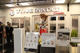 大阪にオープンの「スクウェア・エニックス カフェ」メディア内覧会レポート―大阪独自のギャラリー風店内に色鮮やかなメニュー