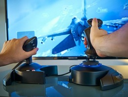 『エースコンバット7』公認、PS4/PC対応フライトスティック「T-Flight Hotas 4」国内発売決定！