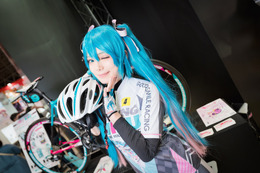 【コスプレ】「ワンフェス2019冬」初音ミクに扮したコンパニオンさんに注目! GSRコーナー【写真34枚】