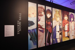 「TYPE-MOON展 Fate/stay night -15年の軌跡-」の様子／（C）TYPE-MOON All Rights Reserved.