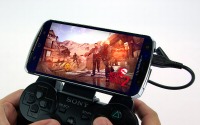 使い慣れたPS3用ゲームコントローラでスマホゲームが楽しめるアタッチメント「コントローラクリップ for Smartphone」が発売 画像